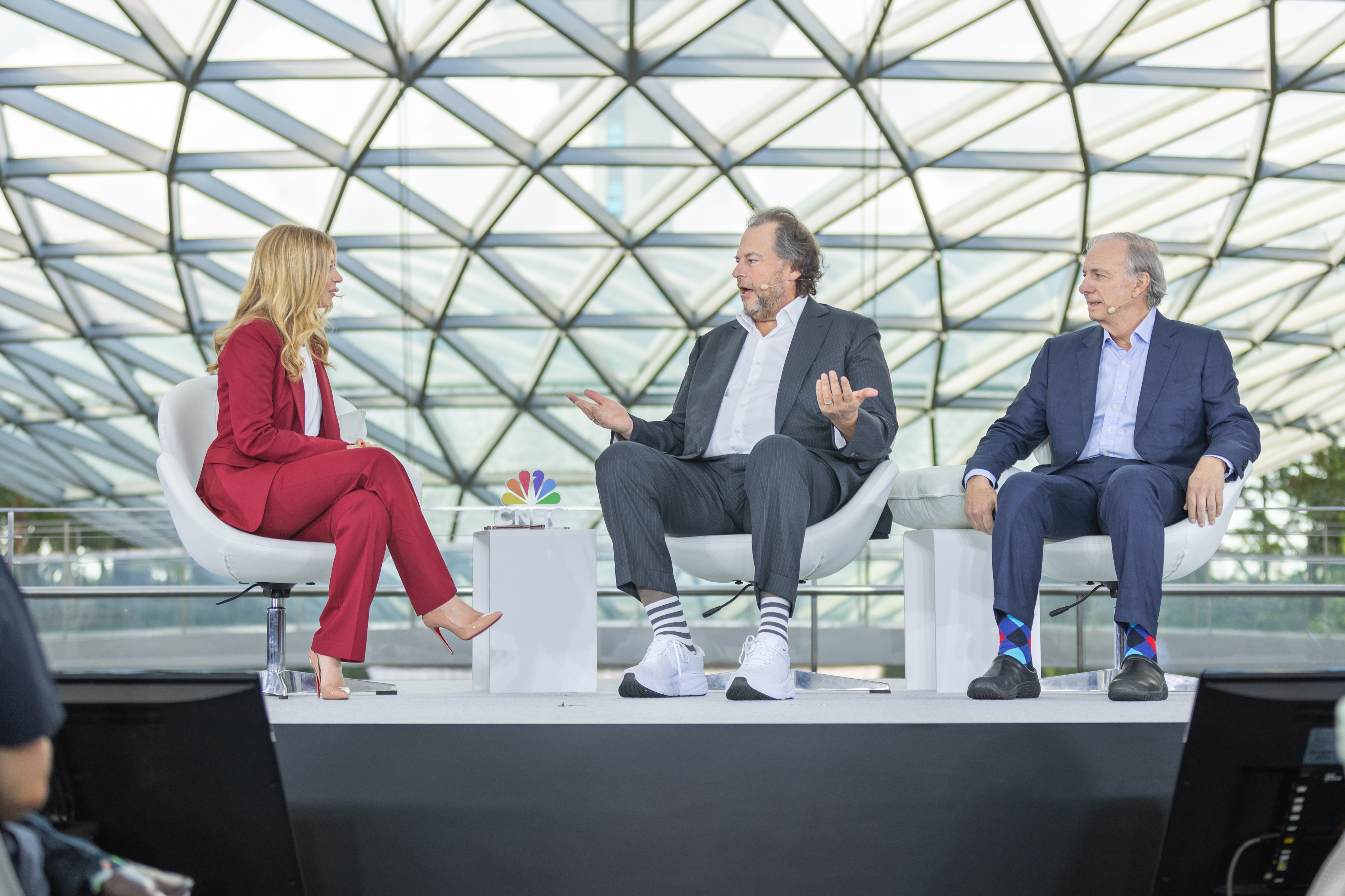  CNBC’s Sara Eisen, saw Ray Dalio, CEO of Bridgewater Associates, and Marc Benioff, CEO and Co-Founder of Salesforce,